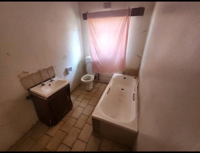 2 BEDROOM HOUSE FOR SALE IN MOHLAKENG